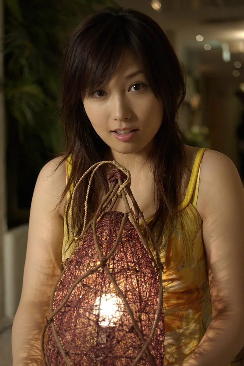 [Mặt trước] Sách ảnh "Chỉ Một Căn Phòng" của Yoko Mitsuya - 17