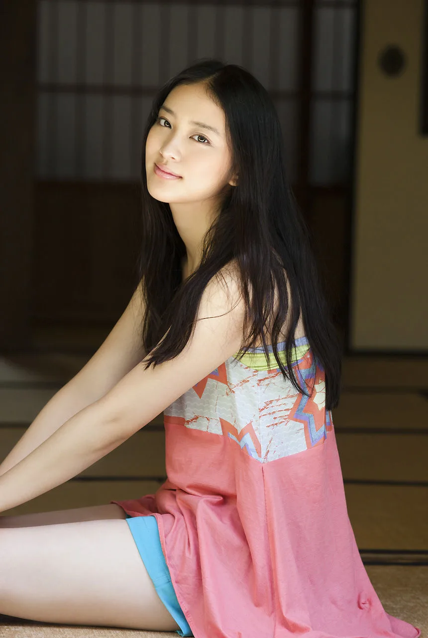 [Image.tv] Sách ảnh "Cô gái trong sáng và xinh đẹp" của Emi Takei - 18
